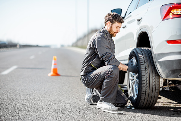 6 Common Mistakes People Make When Changing a Flat Tire | RM Automotive